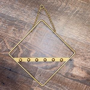 Necklace holder